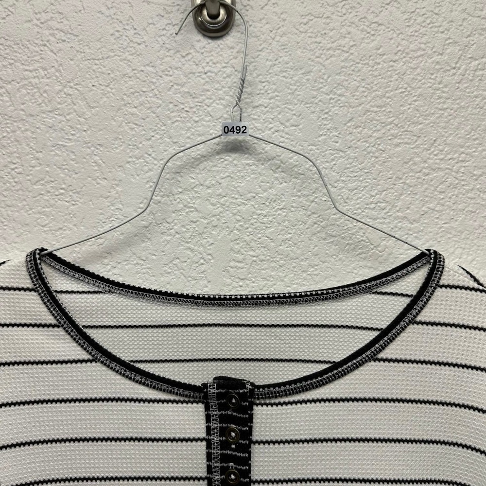 Women’s Sz Lg Long Sleeve Scoop Neck 1/4 Button Up Tee, V492 - Picture 8 of 8